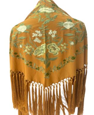 MANTONCILLO BORDADO B7