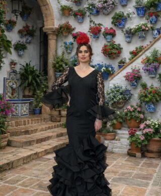 MODELO ENCAJE NEGRO